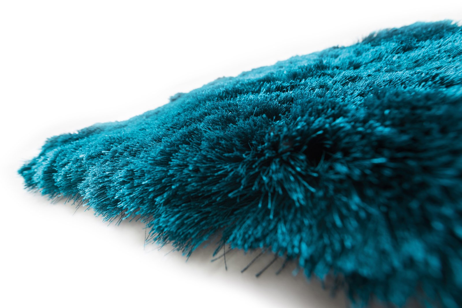 TUFTING HAND TUFTED VERSUS MACHINE MADE RUGS